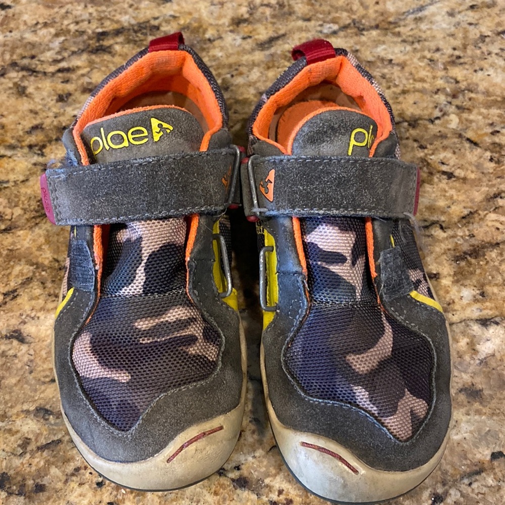 Plae raven camo, size 10